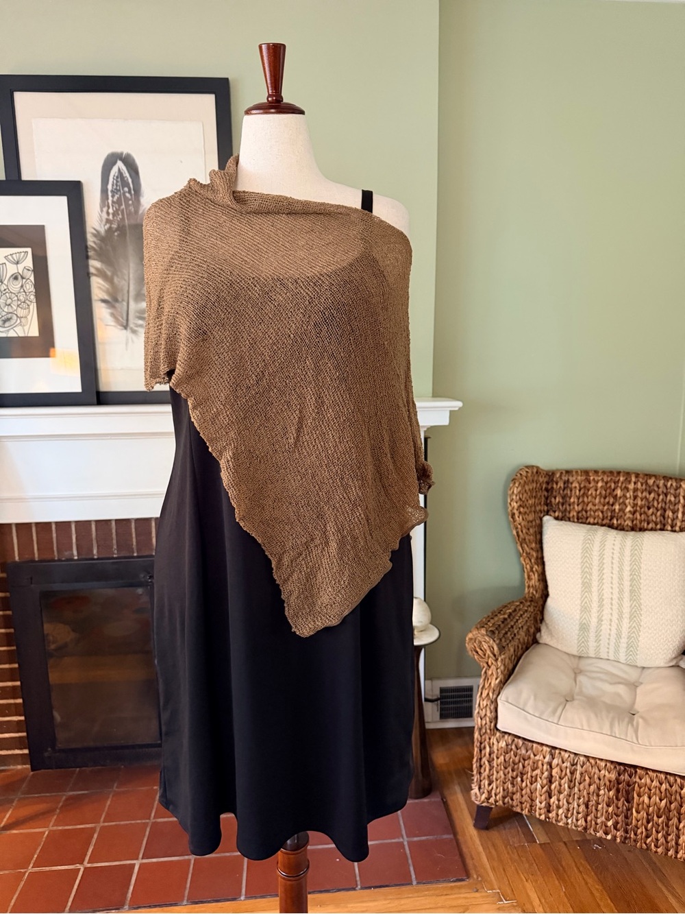 Warm Taupe Brown Open-Mesh Möbius Shoulder Wrap One Size